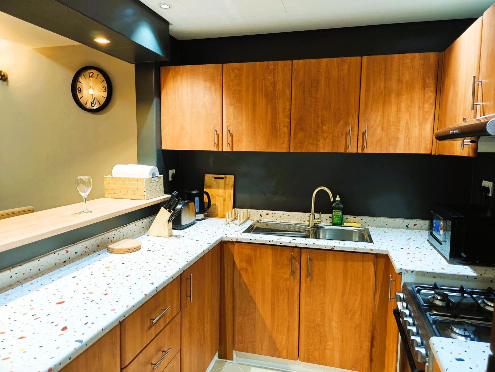 369 Stays- 1 Bedroom Apartment In Sports City Dubai Buitenkant foto